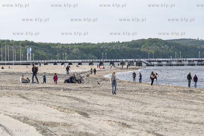 Sopot. Piasek z dna morza wydobyty podczas prac pogłębienia...