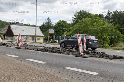 Gdańsk Oliwa. Zerwany fragment nawierzchni na Ul....