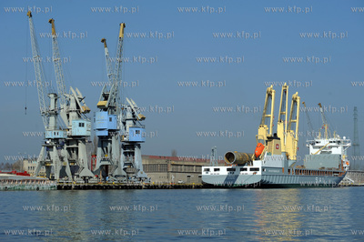 Statek TRINA w Gdanskim Porcie. 04.04.2009 fot. Wojtek...