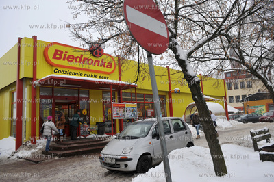 Sklep Biedronki na ul. Dworcowej w Kartuzach. 19.01.2010...