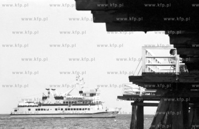 Statek wycieczkowy bialej floty Zeglugi Gdanskiej katamaran...