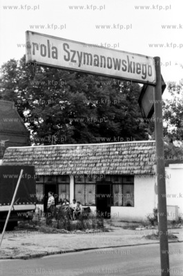 Bar piwny i sklep motoryzacyjny na ul. Karola Szymanowskiego...