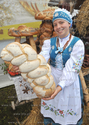 Kaszubskie dozynki powiatu kartuskiego w Zukowie. Kaszubka...