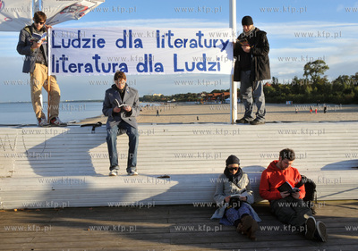 MOLO KSIAZKOWE od deski do deski. Akcja milosnikow...