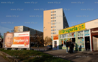 Gdansk Zabianka. Pawilony handlowe i blibordy wyborcze...