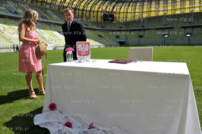 Slub na stadionie PGE Arena w Gdansku. Inga Szwarc...