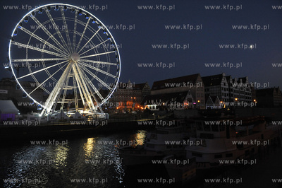 Gdanskie kolo widokowe, diabelski mlyn na wyspie Spichrzow...