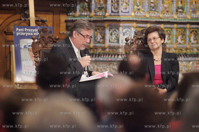 Gdańsk. Dwór Artusa. Promocja ksiazki Danuta Walesa...