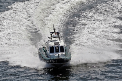 Gdynia. Swieto Morza. Pokaz dzialan antyterrorystycznych...