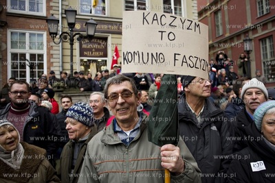 Gdańsk. Długi Targ. Demonstracja przeciwko rządom...