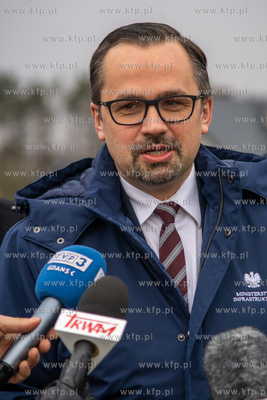 Oficjalne otwarcie wiaduktu w Niestępowie, który...