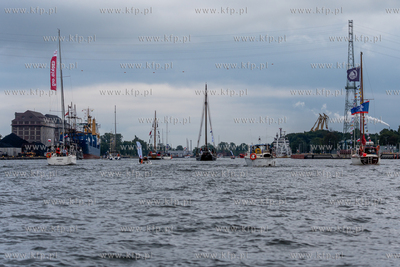 Zlot żaglowców Baltic Sail w Gdańsku. Parada jedostek...