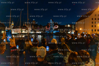 Mapping „Morskie opowieści” wyświetlany na fasadzie...