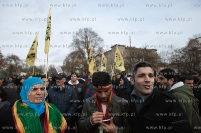 Berlin. Demonstracja grup lewicowych i antyfaszystow...