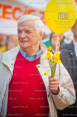 Gdansk. Ul. Dluga. Korowod Pol Nadziei z udzialem Orkiestry...
