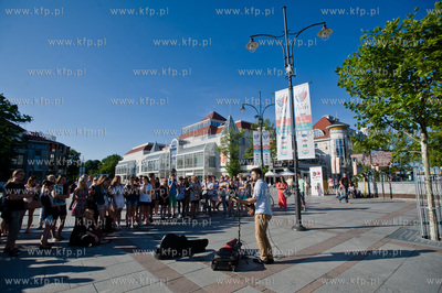 Plac Przyjaciol Sopotu. Charytatywny wystep Artema...