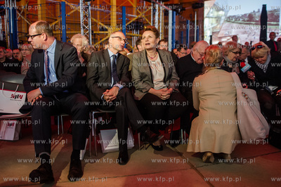 Gdansk. Byly zbiornik gazowy na terenie Polskiej Spolki...