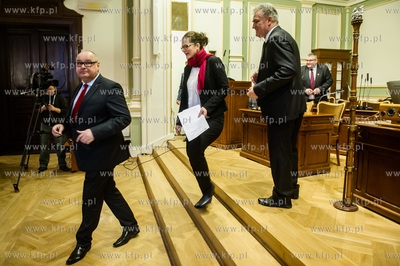 Gdansk. Nowy Ratusz. Sesja Rady Miasta Gdanska. Glosowanie...