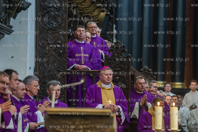 Gdansk. Katredra Oliwska. Wprowadzenie trumny z cialem...