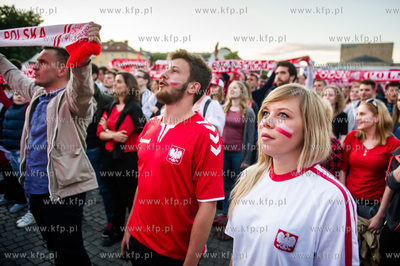 Gdansk. Targ Weglowy. Strefa kibica, gdzie mieszkancy...