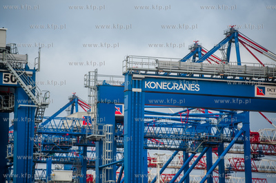 Gdańsk. Terminal kontenerowy DCT. 04.12.2017 fot....