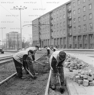 Ekipa robotnikow przy konserwacji torowiska na Wezle...