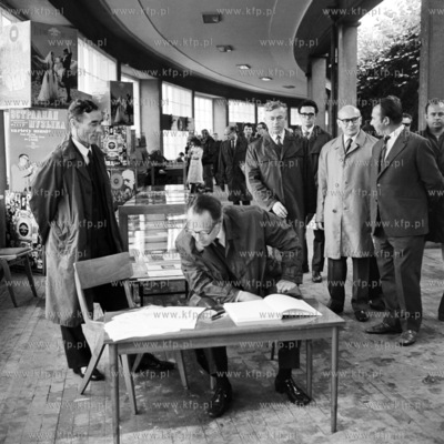 Przewodniczacy WRN Henryk Sliwowski , sekretarz KM...