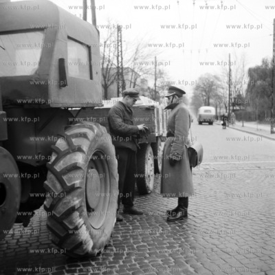 Kontrola drogowa Milicji Obywatelskiej. 
1960
00005218z
Fot....
