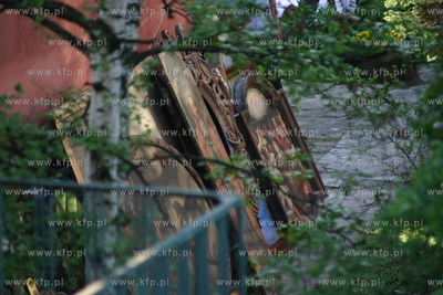 Zabytki wyniesione z plonacego kosciola sw Katarzyny.
22.05.2006
Fot....