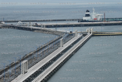 Port Polnocny, Gdansk. Zbiornikowiec Navigator przyplynal...