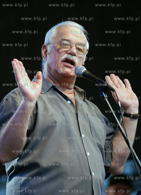 Impreza Lata z Radiem w Chojnicach. Nz. Wystep Jana...