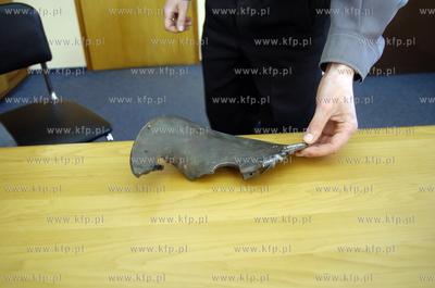 Ustka. Nieznany przedmiot spadl na teren fabryki Hydro-Naval...