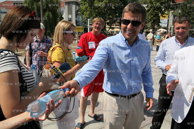 Sopot. Akcja darmowego rozdawania wody turystom i mieszkancom...