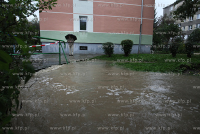 W wyniku duzych opadow deszczu doszlo do przerwania...