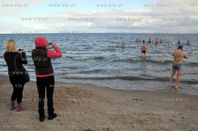 Sopot. Inauguracja sezonu sopockich Morsow, w ktorej...