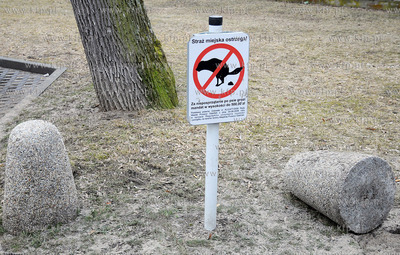 Straz miejska w Pruszczu Gdanskim przypomina o sprzataniu...