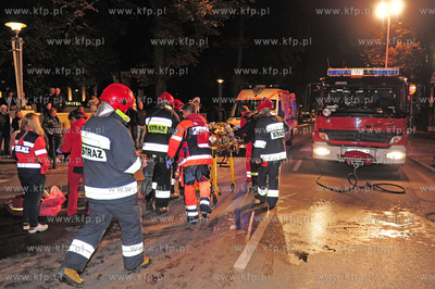 Sopot. Ul. Powstancow warszawy k. hotelu Grand. Samochod...
