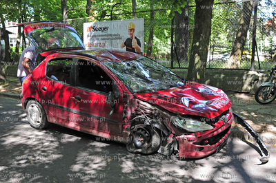Sopot. Ul. Sepia. Wypadek samochodu Peugeot 206.  Samochod...