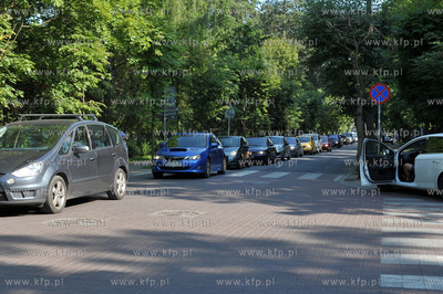 Sopot ulica Powstancow Warszawy. Niewlasciwie zaparkowany...