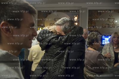 Wieczor wyborczy w sztabie kandydata na prezydenta...