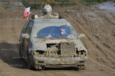 ZYWE TRUPY GRASOWAŁY W KOLIBKACH. Kolejna 14. juz...