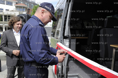 Sopot. Plac Przyjaciół Sopotu. Uroczystość przekazania...