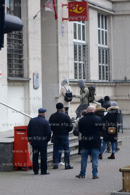 Gdynia. Srodki ostroznosci w zwiazku z pandemia koronawirusa...