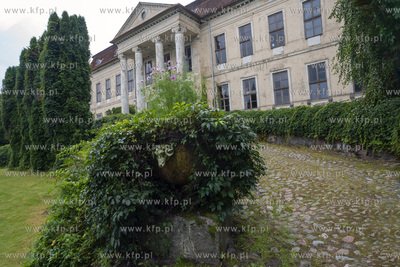 Pałac pruskiego rodu von Donhoff w Drogoszach na Mazurach....