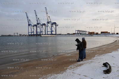 Terminal kontenerowy DCT GDANSK S.A. 4.01.2010 fot....