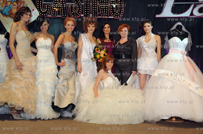 Gdansk. VII Targi Slub i Wesele. Nz modelki w sukniach...