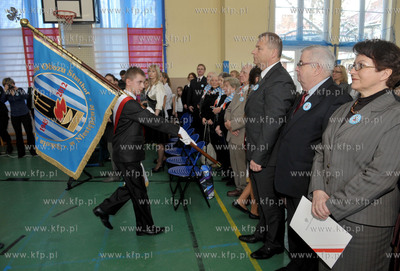 Uroczystosci nadania szkole podstawowej w Niestepowie...