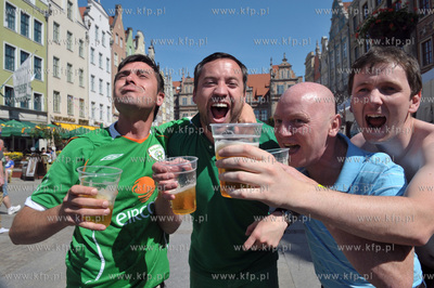 Ulice Dluga i Dlugi Targ w Gdansku dzien przed meczem...