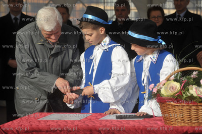 Banino, ul. Tuchomska. Uroczystosc wmurowania kamienia...