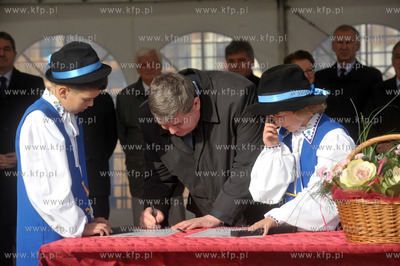 Banino, ul. Tuchomska. Uroczystosc wmurowania kamienia...